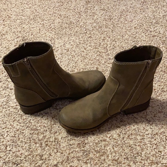 Boots - Picture 1 of 3